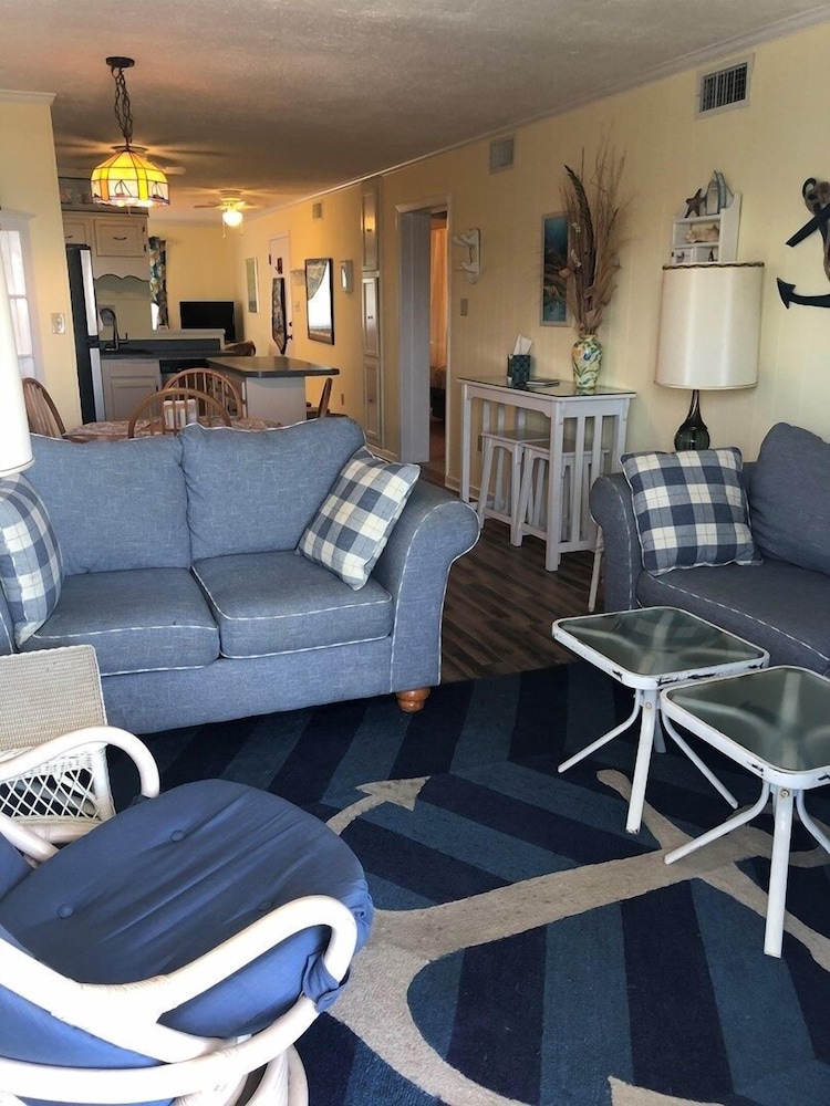 Drop Anchor - 1b 2 Bedroom Home by RedAwning