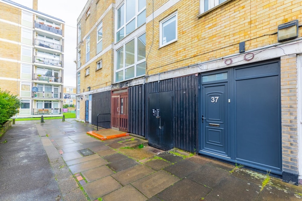 Scandi-style 2BD Maisonette W/garden Brick Lane!