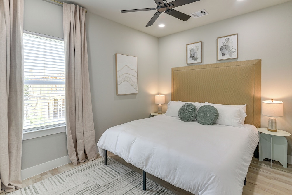 Private Patio & Yard: Houston Retreat Near Golf!