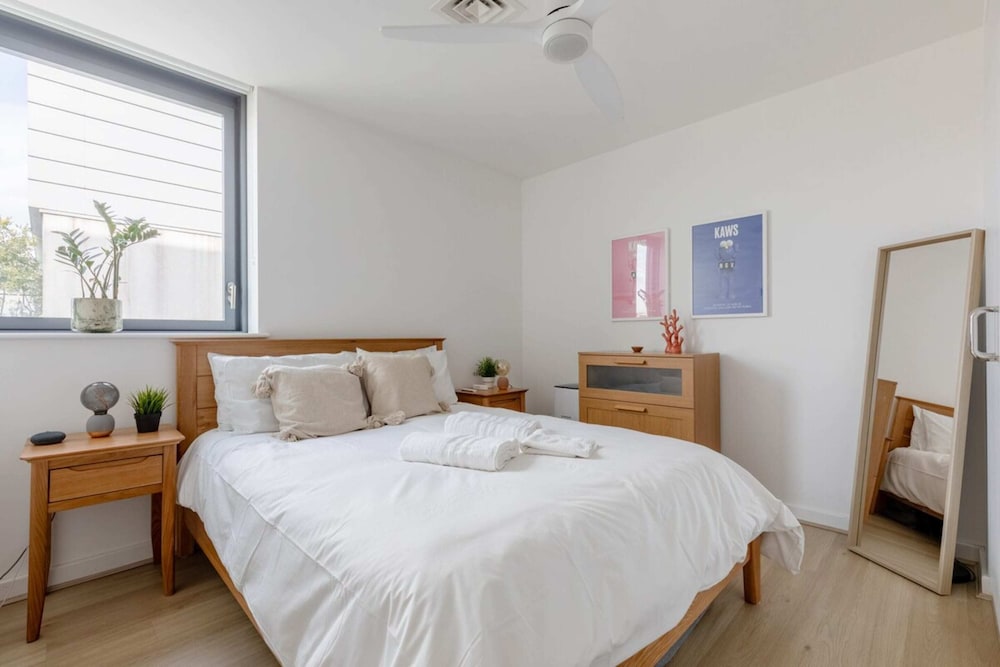 Funky 1BD High-rise Flat W/city Views, Angel!