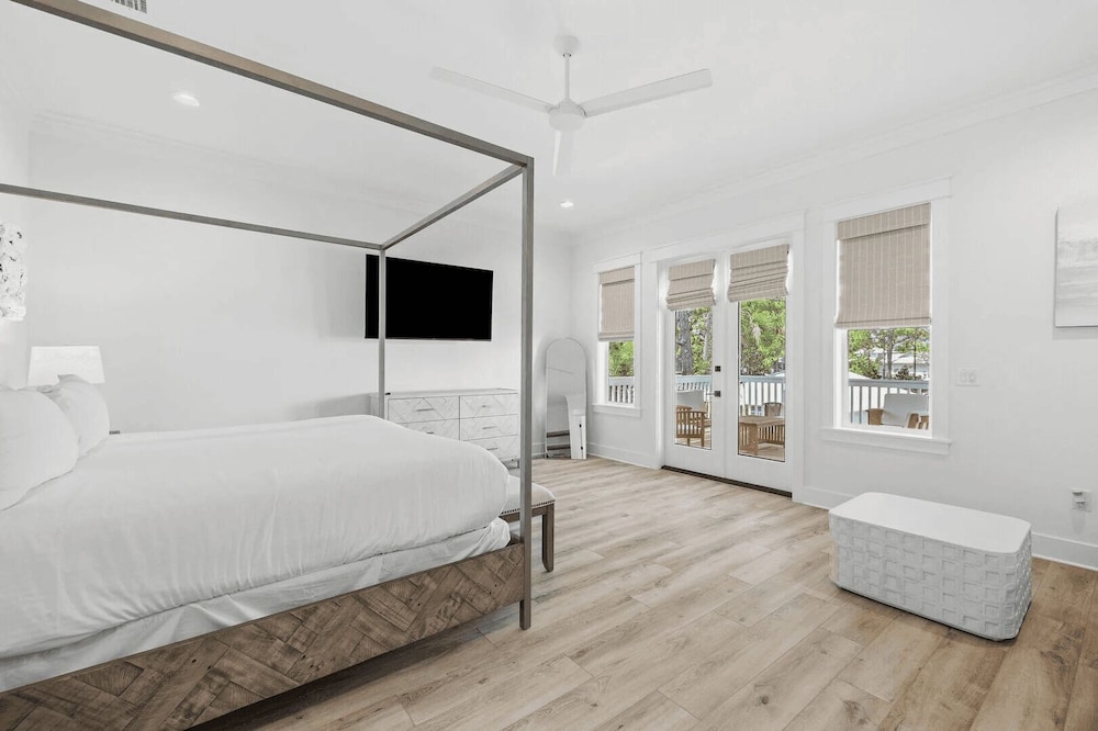 Sleeps 34! 2 Homes, Private Pools, Firepit, Golf Cart, Walk to Beach Seagrove San Juan by Avantstay