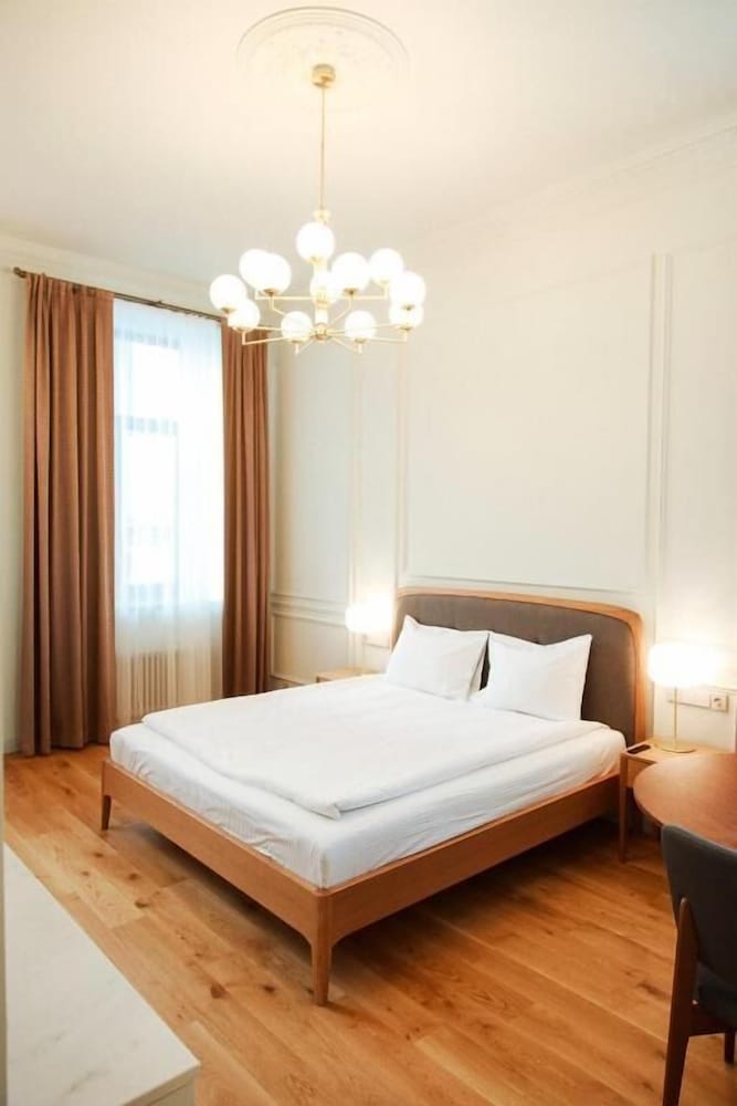 Roze Center Apartments