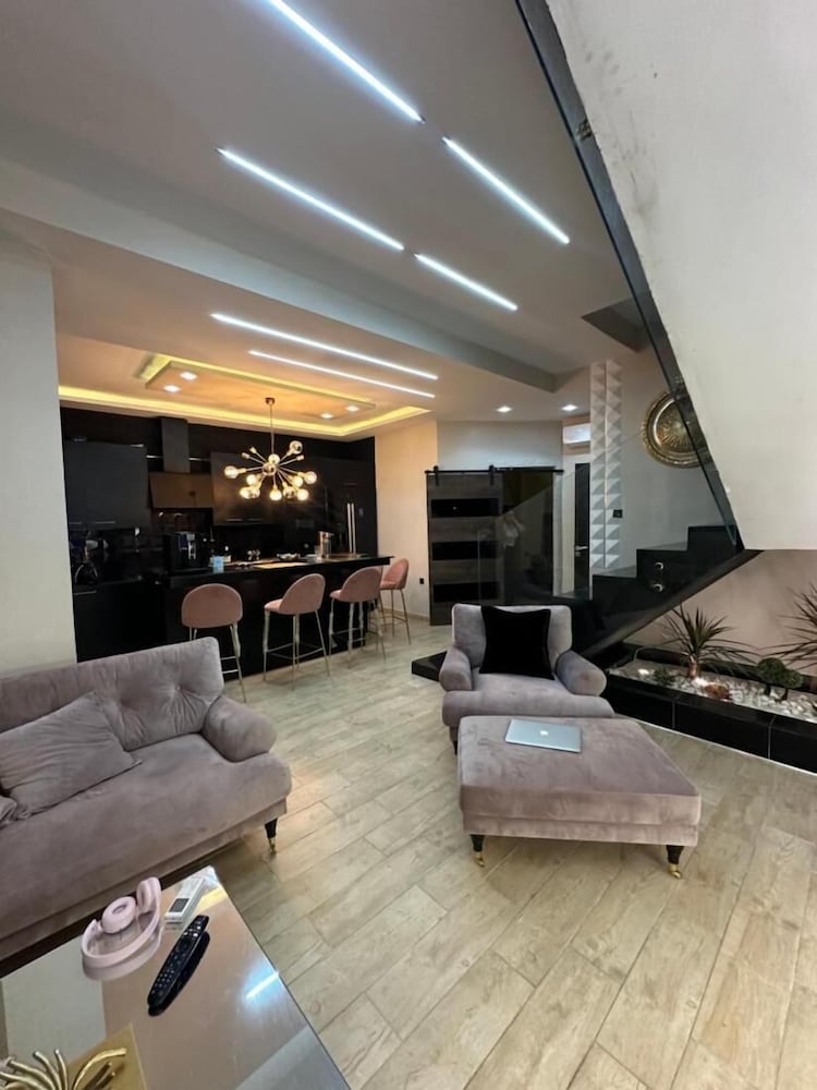 Luxury Central Cosy Villa