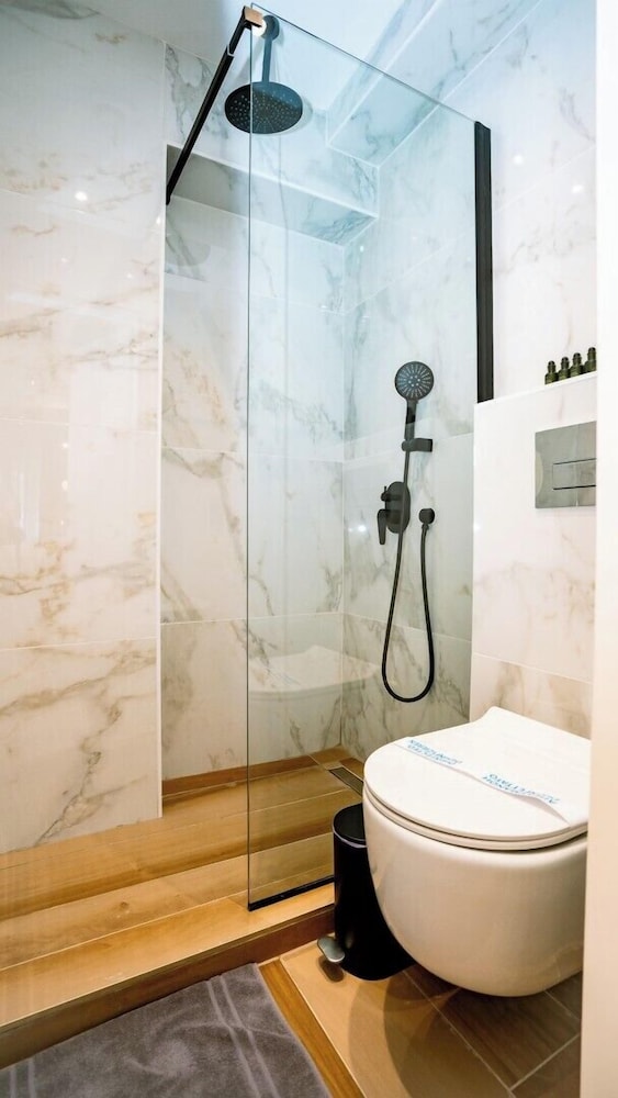 Luxury Suites with JACUZZI by Sea&theCity
