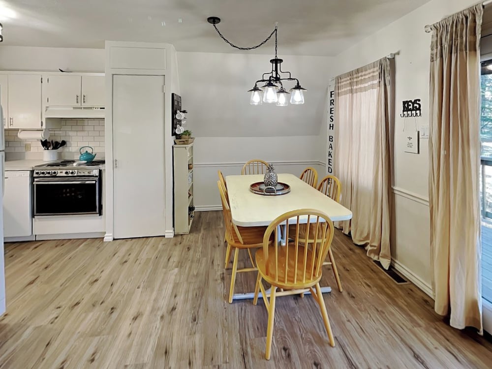 Doc's Den by Ruidoso Vacation Rentals