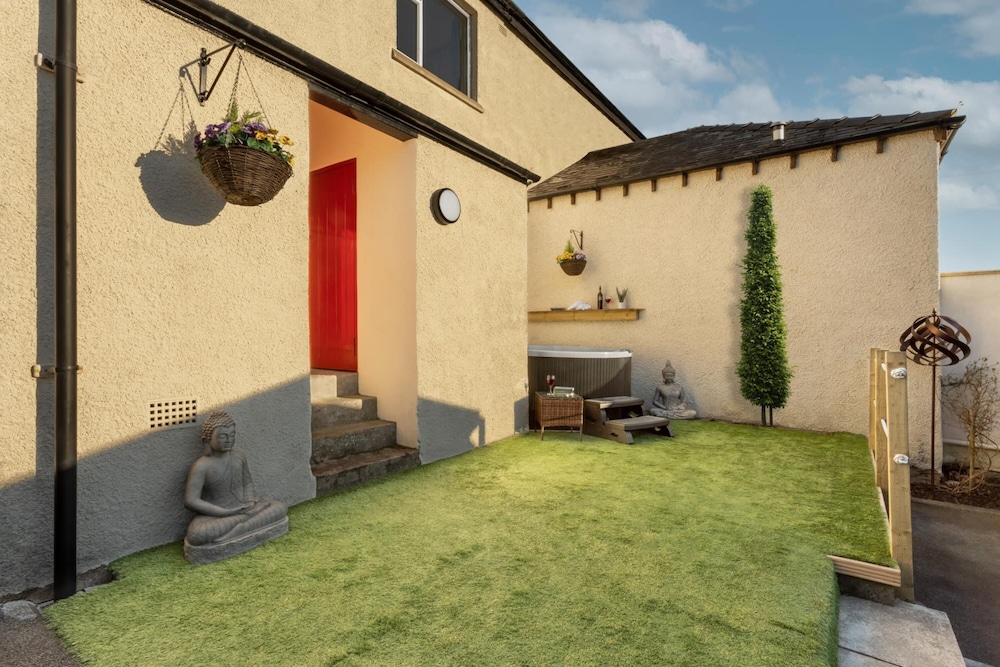 Ellerthwaite Place- 2 Bedroom House With Hot Tub view 4