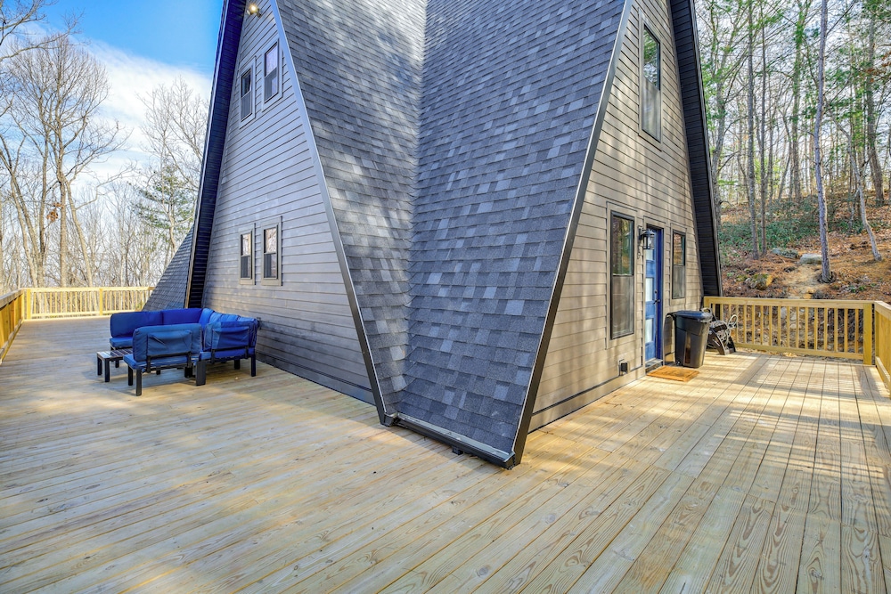 Wytheville A-frame Cabin w/ Wraparound Deck