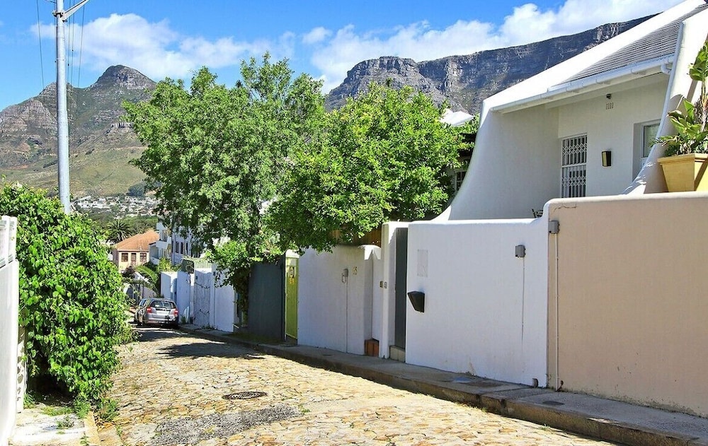 Kloof Cottage view 3