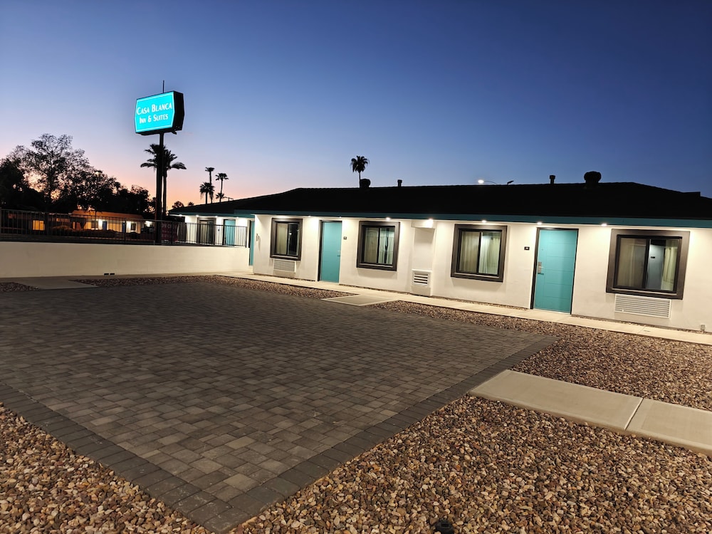 Casa Blanca Inn and Suites