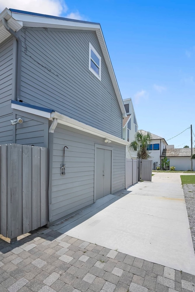 Oceanfront in St Aug Beach Patio BBQ Smart TVs