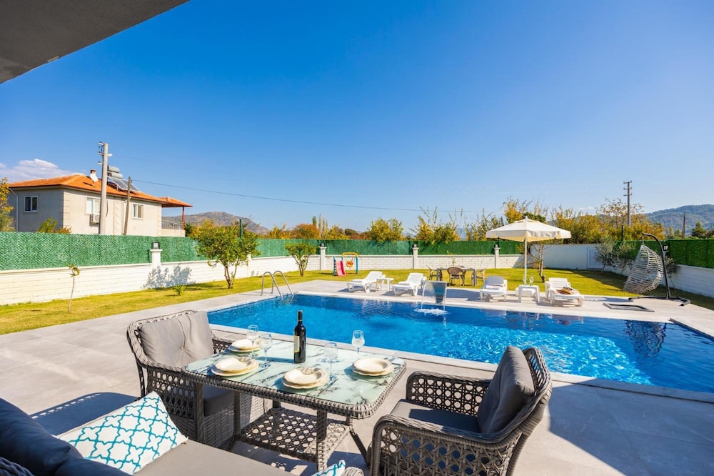 Villa Grand Yasar 4 With 4 Bedrooms and 4 Bathrooms
