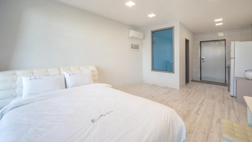Yeosu Ulala Pension view 4