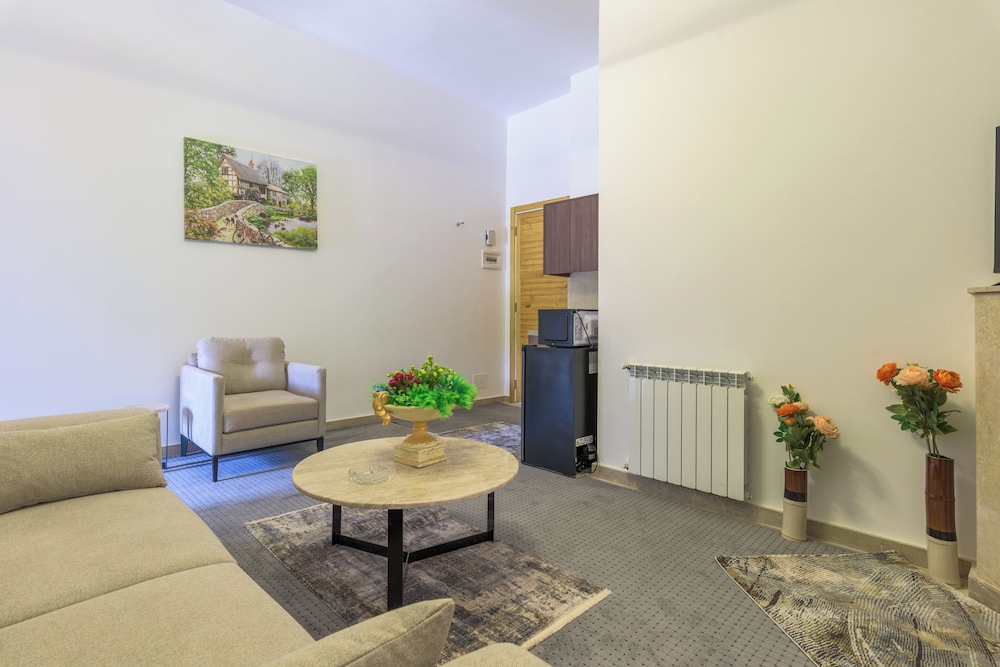 Pearl of Faqra Studios & Apartments