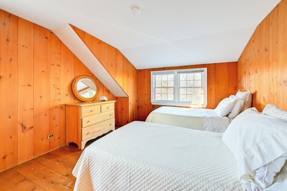 Walk to Amagansett Beach: Cottage w/ Deck!