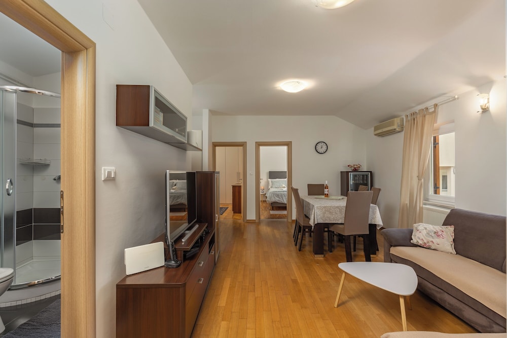 Quiet Garden Apartment Kostrena