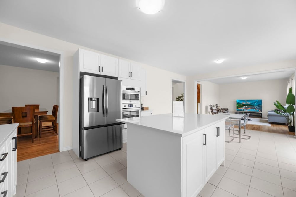 Prime Peterborough 5BR Newly Renovated Home