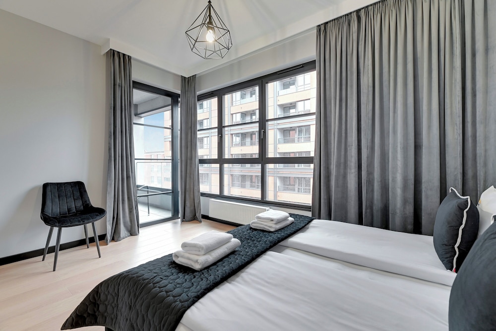 Doki Living - Foodhall & Parking by Downtown Apartments