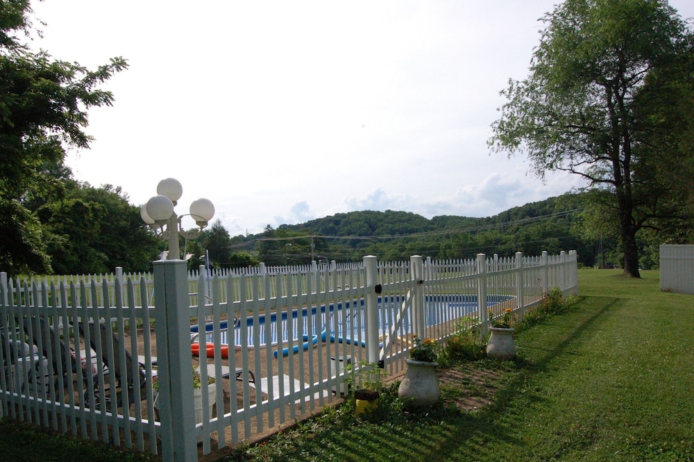 Mountain Laurel Inn