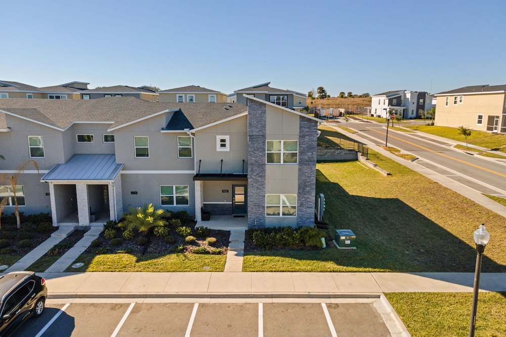 Gorgeous 5bed TH Close to Disney Water Park