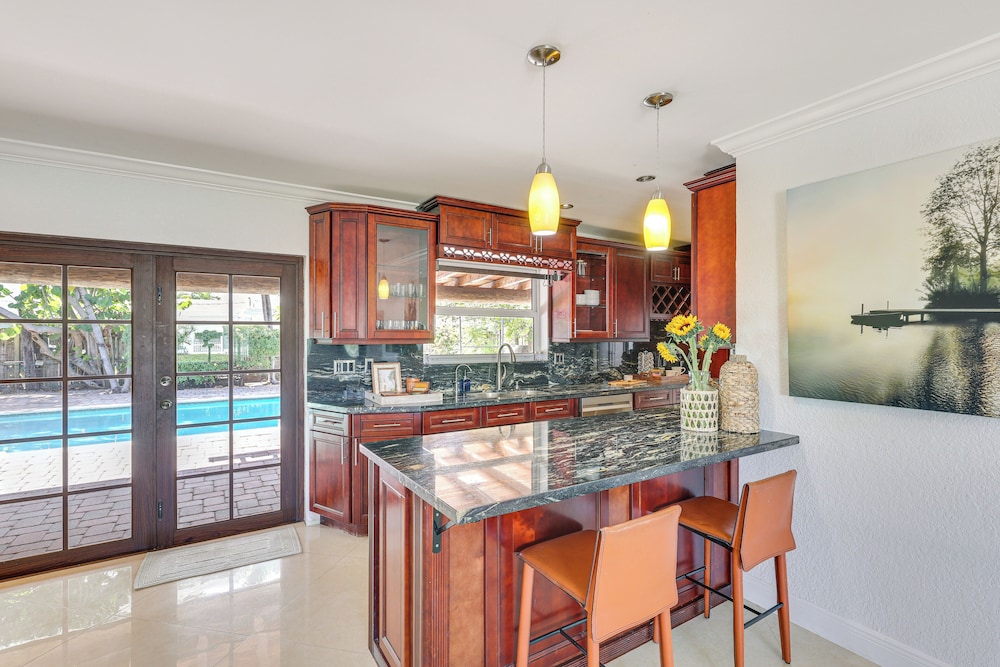 Fish, Swim & Relax Poolside! Deerfield Beach Oasis