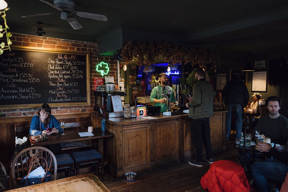 The Doghouse Inn