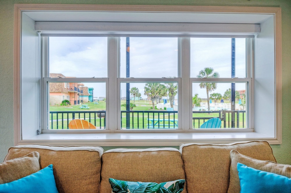 3 Condos in Beachfront Complex w Pool Sleeps 22 Island Retreat 3-unit Buyout