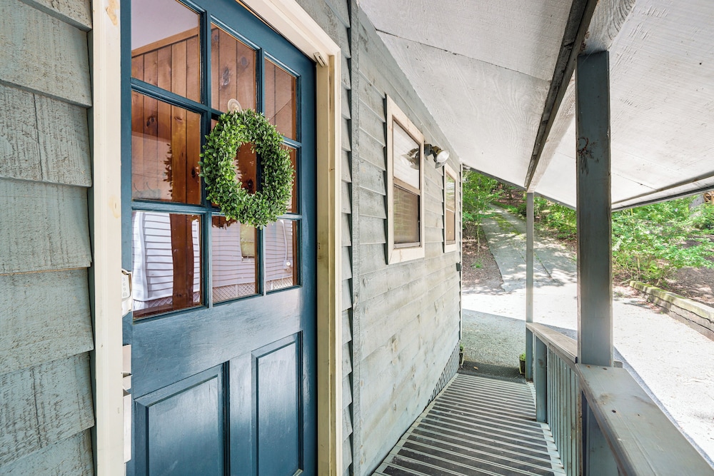 Cartecay River Retreat w/ Yard & Screened Porch!