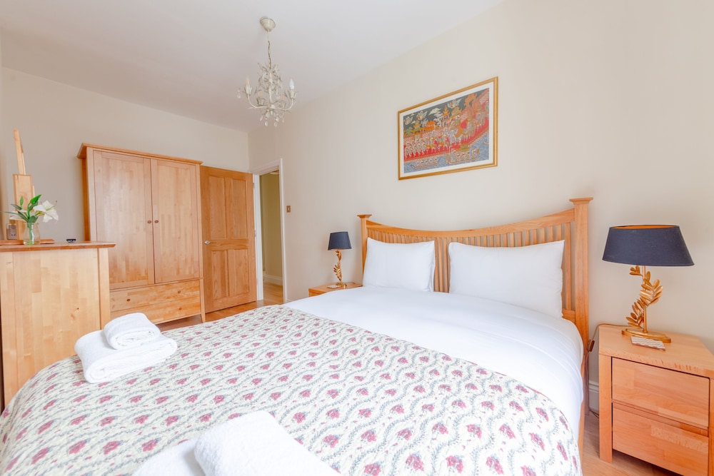 Spacious and Central 3 Bedroom House in Paddington