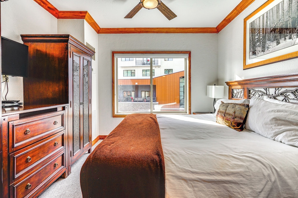 Walk to Ski Lift: Resort Condo in Park City!