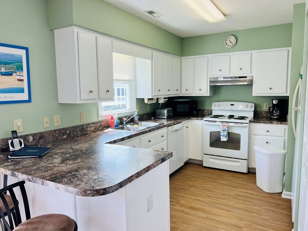 Tradewinds 4 Bedroom Home by RedAwning