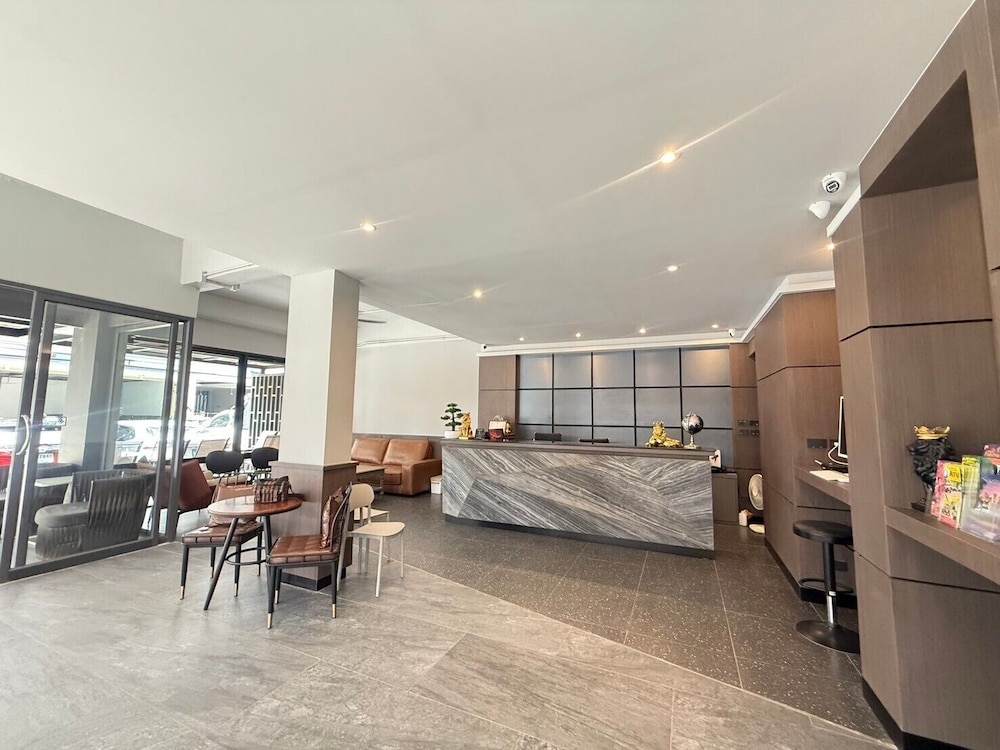 Leon's Loft House