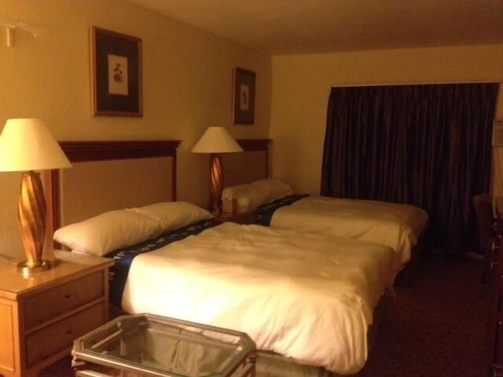 Holiday House Motel