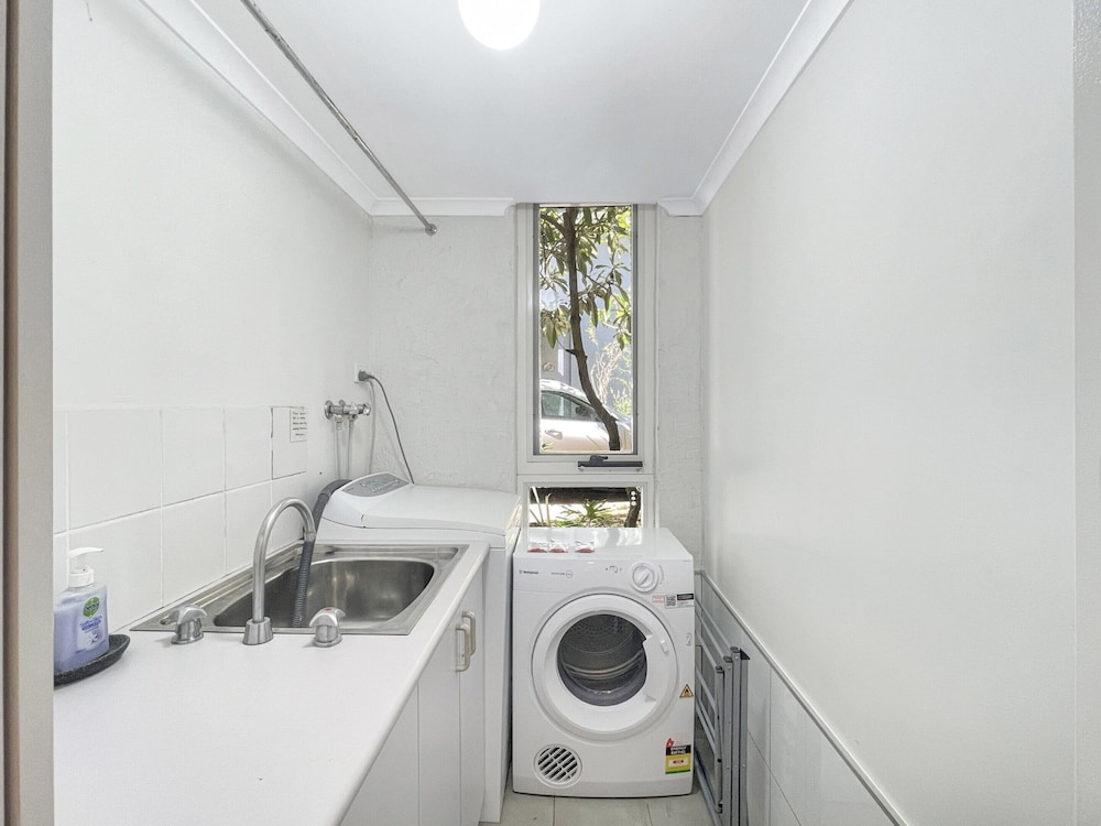 Riverside 3-bed Townhouse With Spacious Deck & BBQ