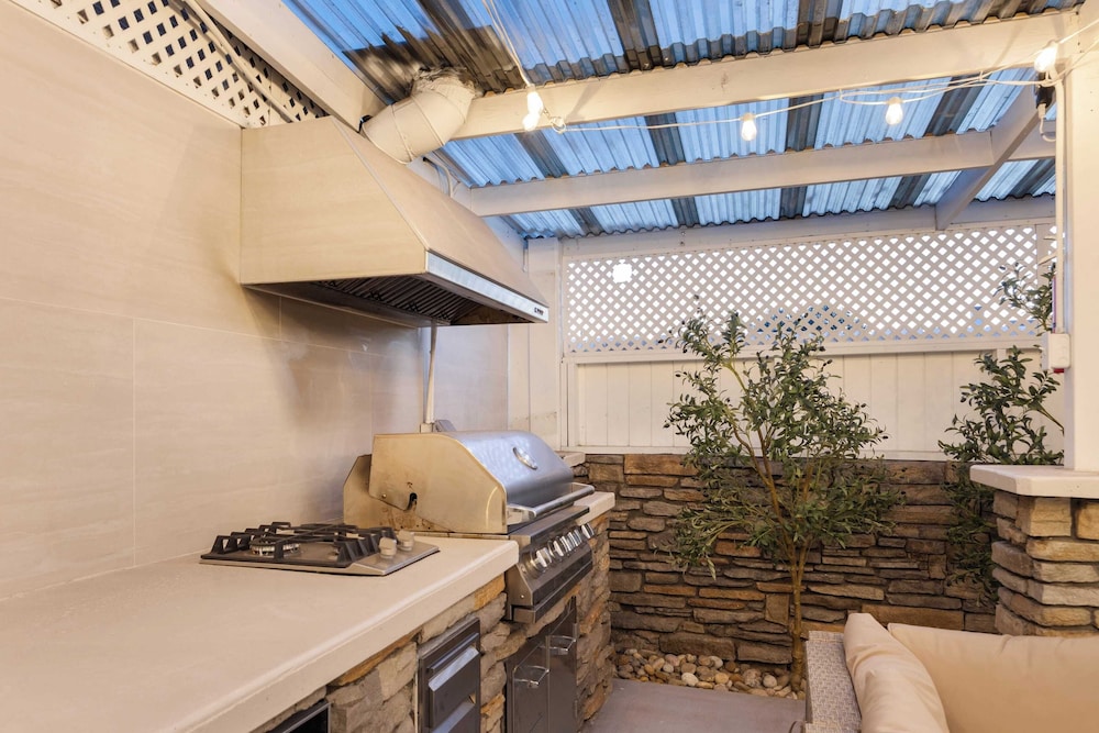 Steps to the Beach, 2 Units w/ Patio, Fire Pit Pacific Coast Highway Buyout