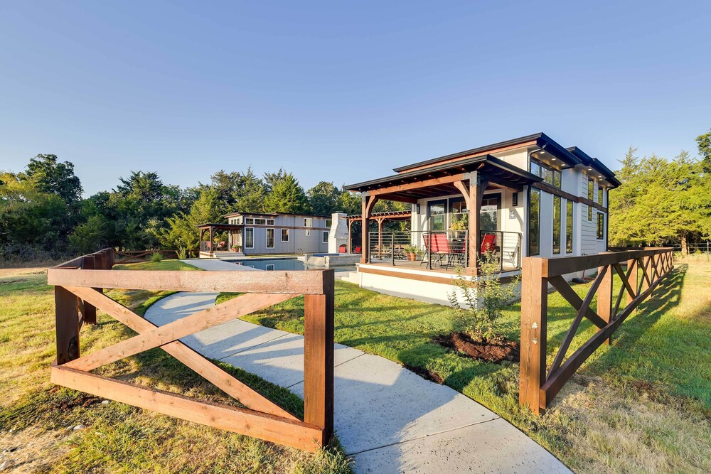 Whitney Retreat w/ Shared Outdoor Pool  Hot Tub! - Property Image 10