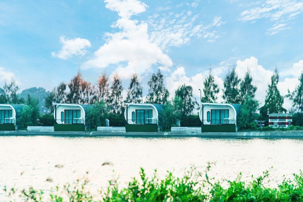 Hotel Saksiam Lakeside Resort - Image 1