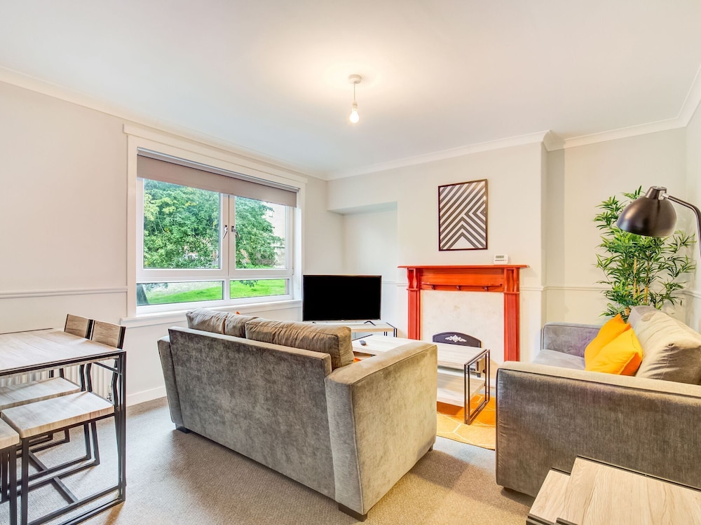 Graceful Apartment in Greenock near Newark Castle view 2