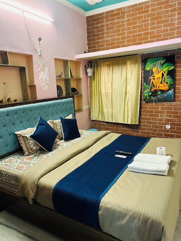 The Pink Chapter Hostel, Jaipur