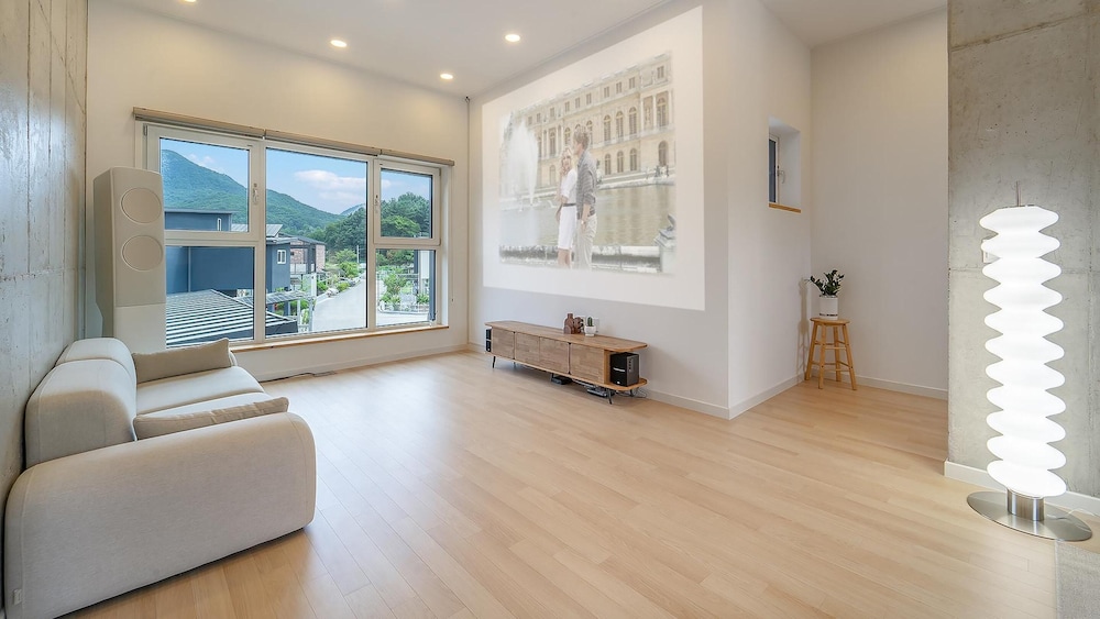 Chuncheon Staysaint21 Poolvilla view 4