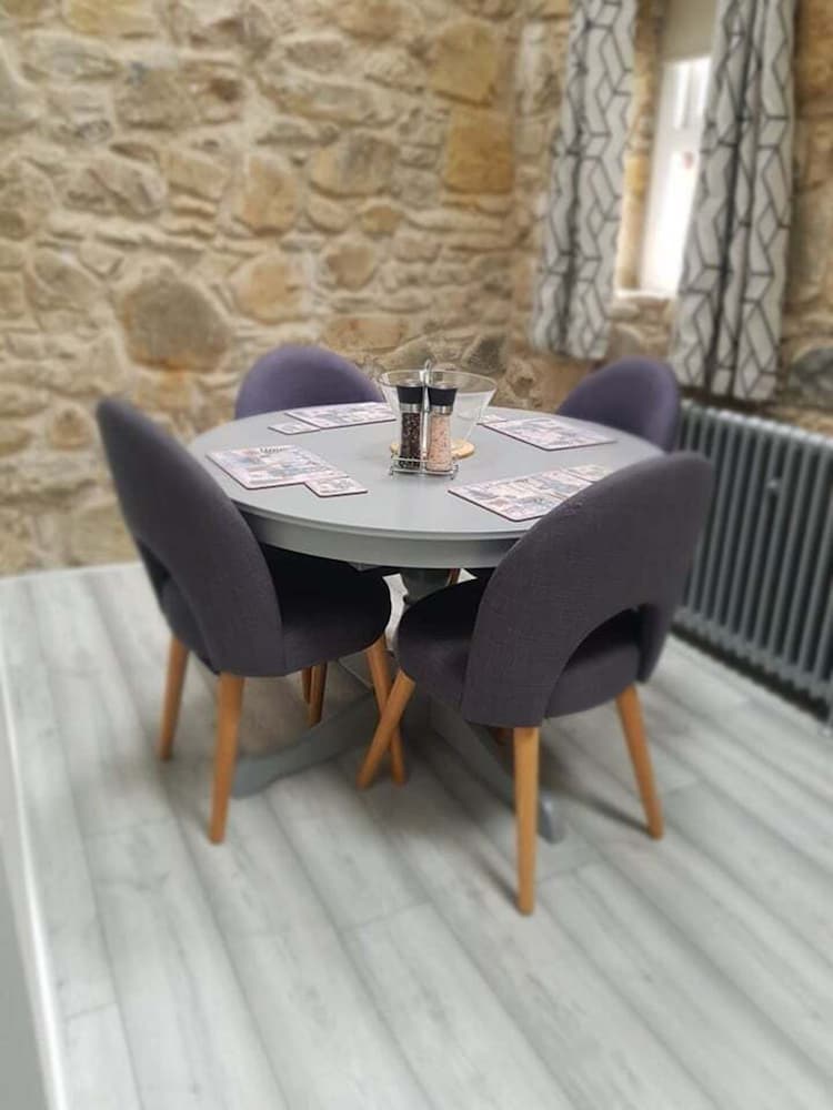 Cobbles Cottage - 2 Bedroom Stone Built Cottage view 3