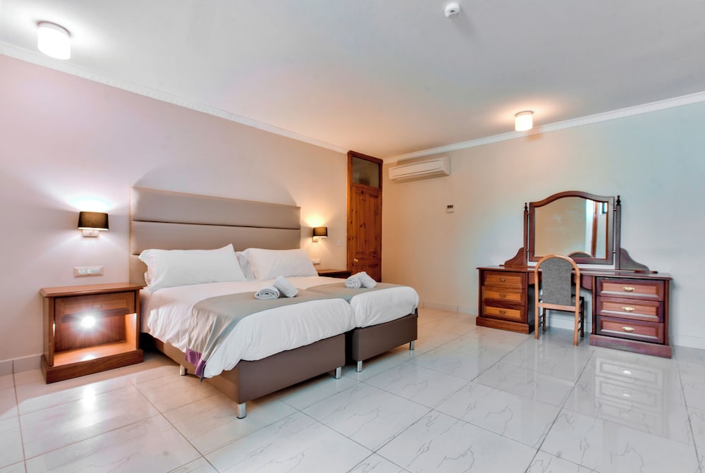 B Holiday Villas Mellieha view 4