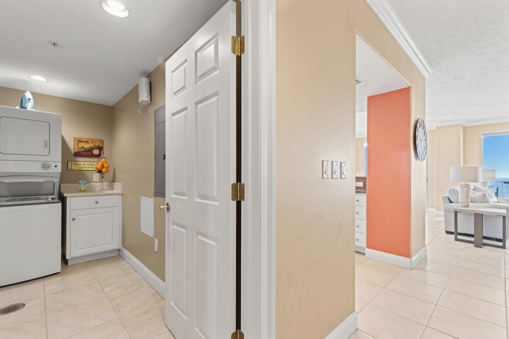Treasure Tides3br Beachfront Corner Unit Sleeps 8 With Stunning Gulf Views!