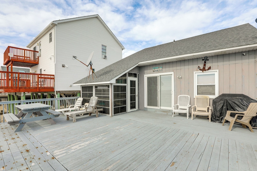 Walk to Public Beach: Bayfront Jersey Home w/ View