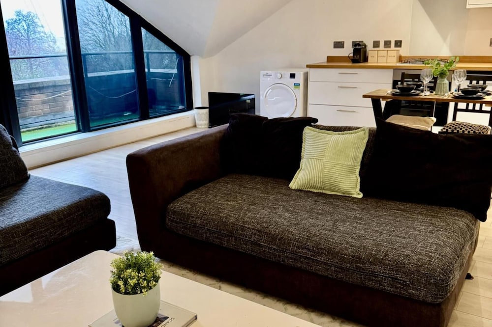 Stylish 1 bed Apartment - Sleeps 4 & Free Parking