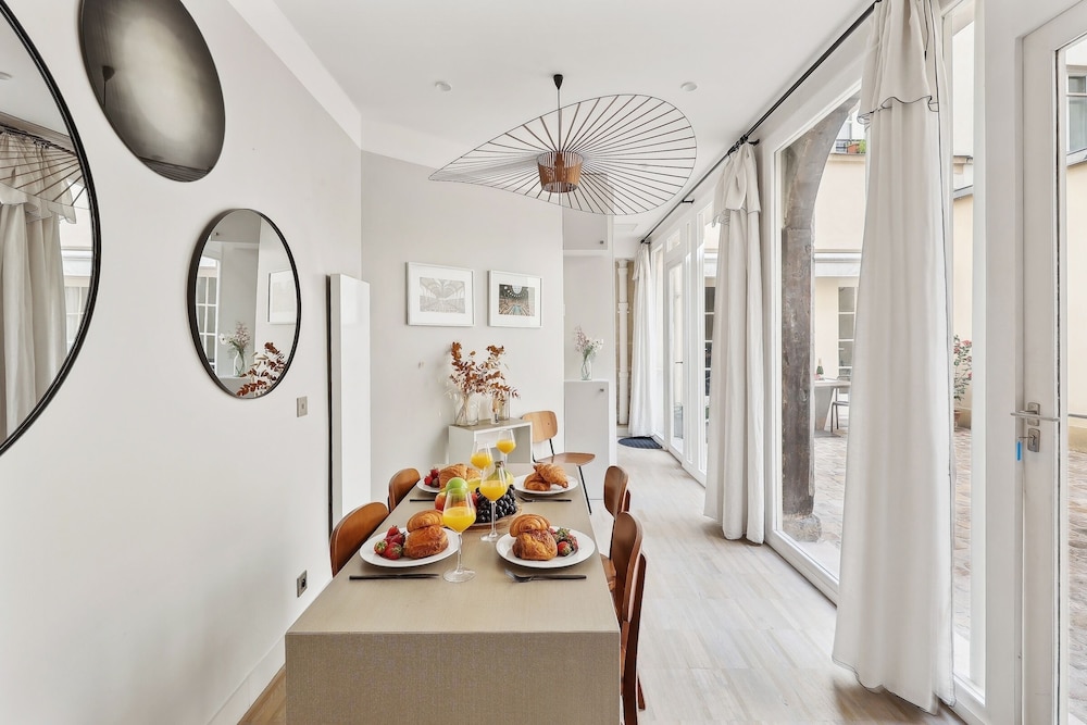 Chic 2BR 2BA near Place des Vosges