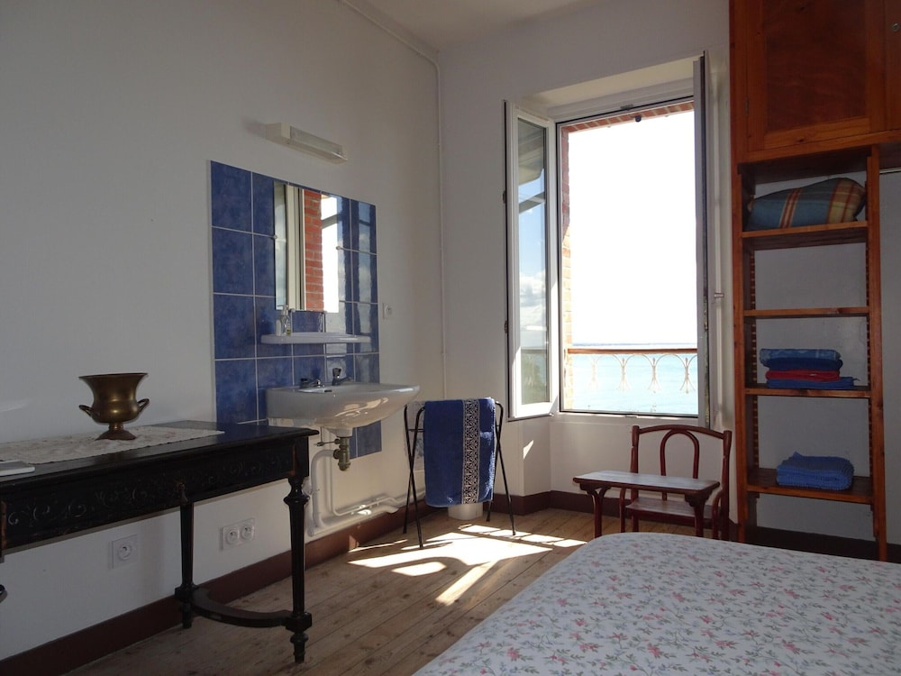 Villa in Normandy With Beach Access
