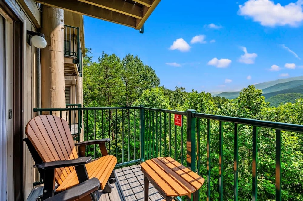 Indoor Pool Hot Tub Sleeps 4 Mountain Views