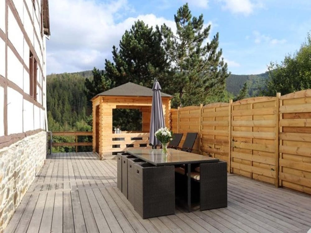 Farmhouse by Lake Coo With Jacuzzi