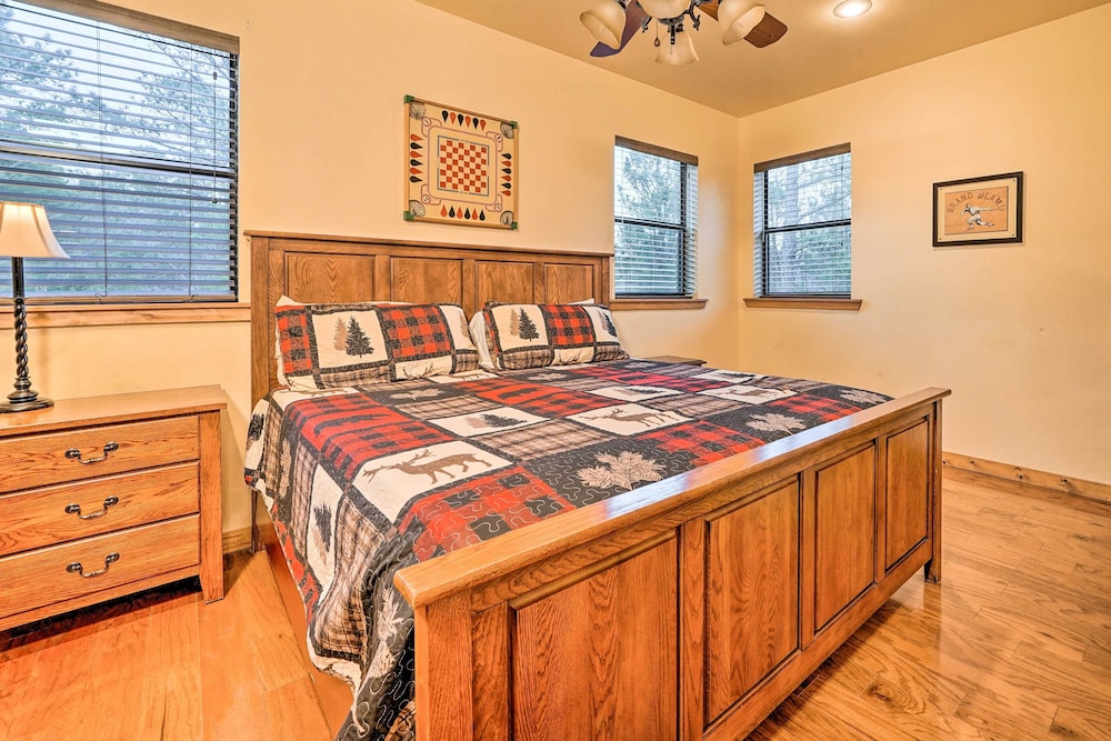 Broken Bow Cabin w/ Deck, Hot Tub & Fire Pit! view 2