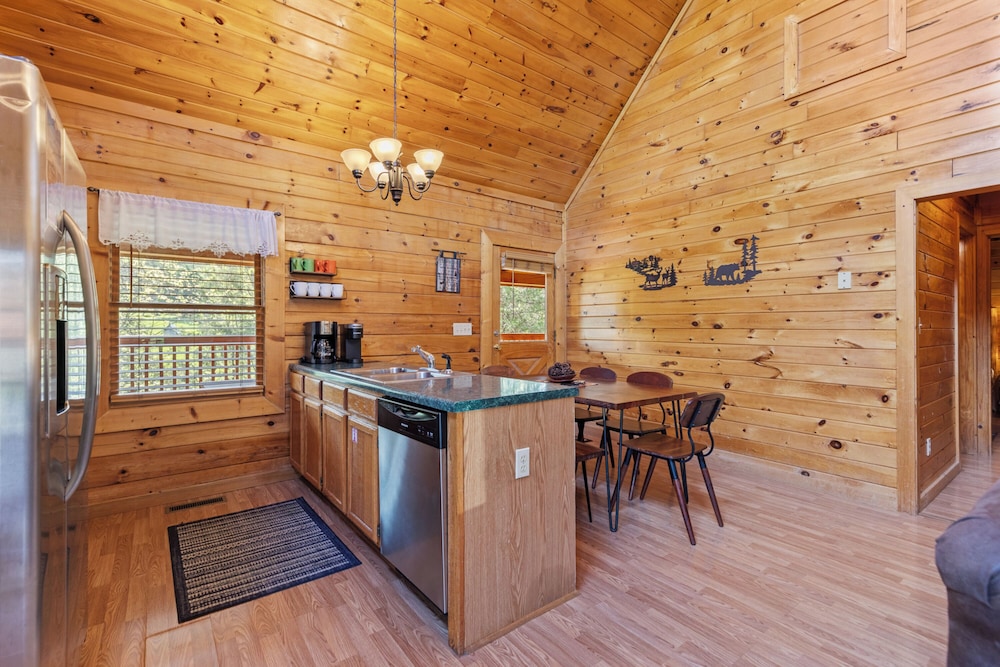 Serene Creek Cabin